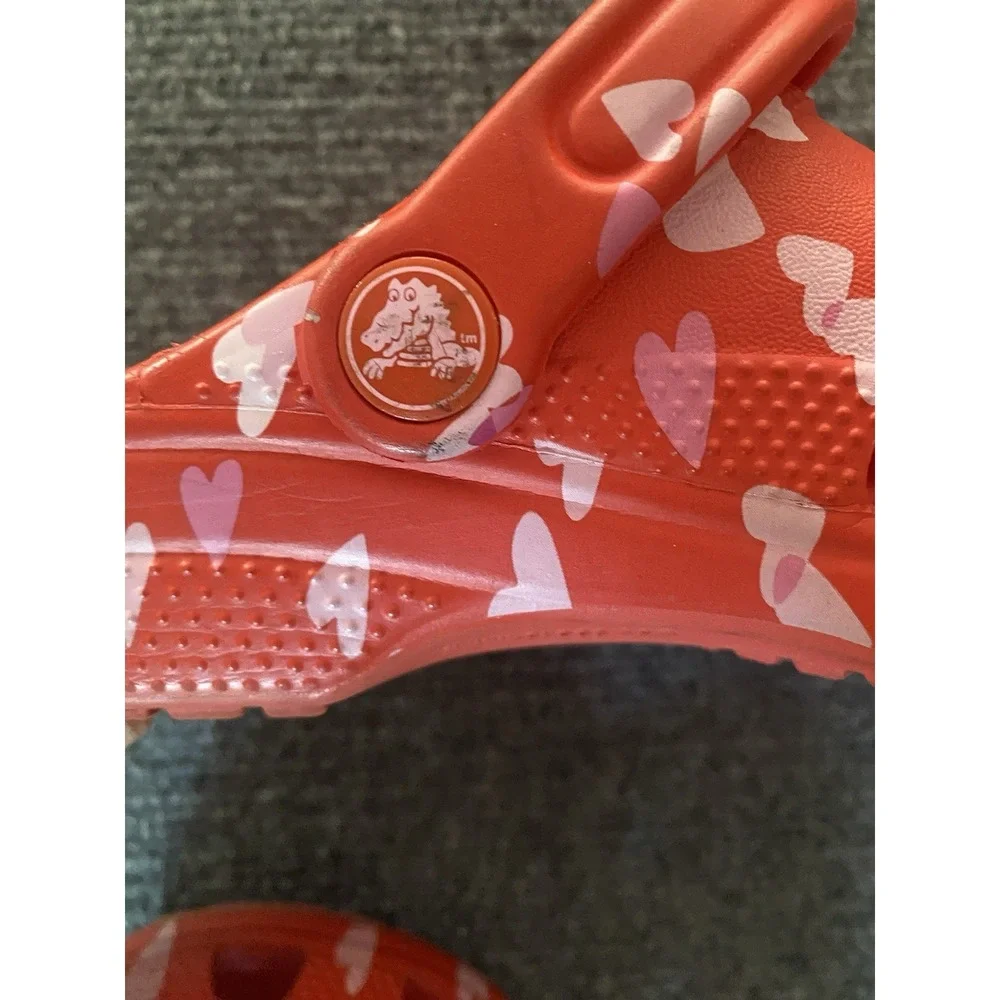 Crocs Classic Valentine's Day Red Heart Slip-on Clogs Big Kids Girls Size J3